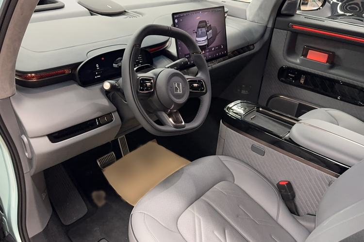 Used Zeekr MIX 2025 Long-Range Intelligent Driving Edition Interior 2