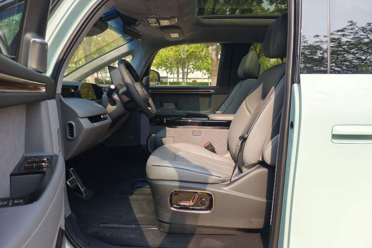 Used Zeekr MIX 2025 Intelligent Driving Version Interior 2