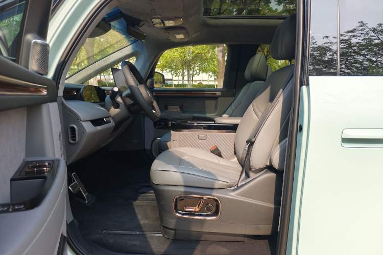 Used Zeekr MIX 2025 Intelligent Driving Version Interior 2