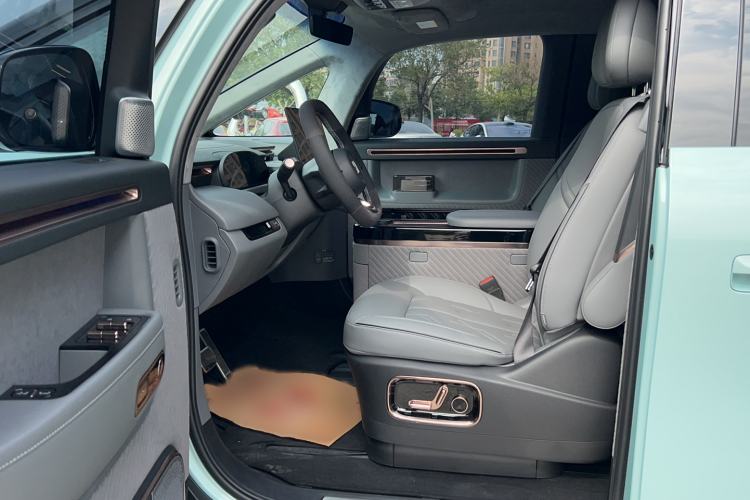 Used Zeekr MIX 2025 Long-Range Intelligent Driving Edition Interior 2
