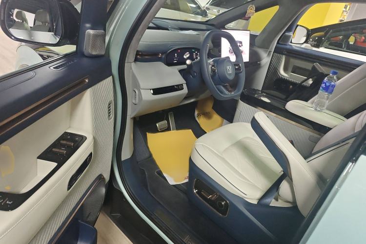 Used Zeekr MIX 2025 Long-Range Intelligent Driving Edition Interior 3