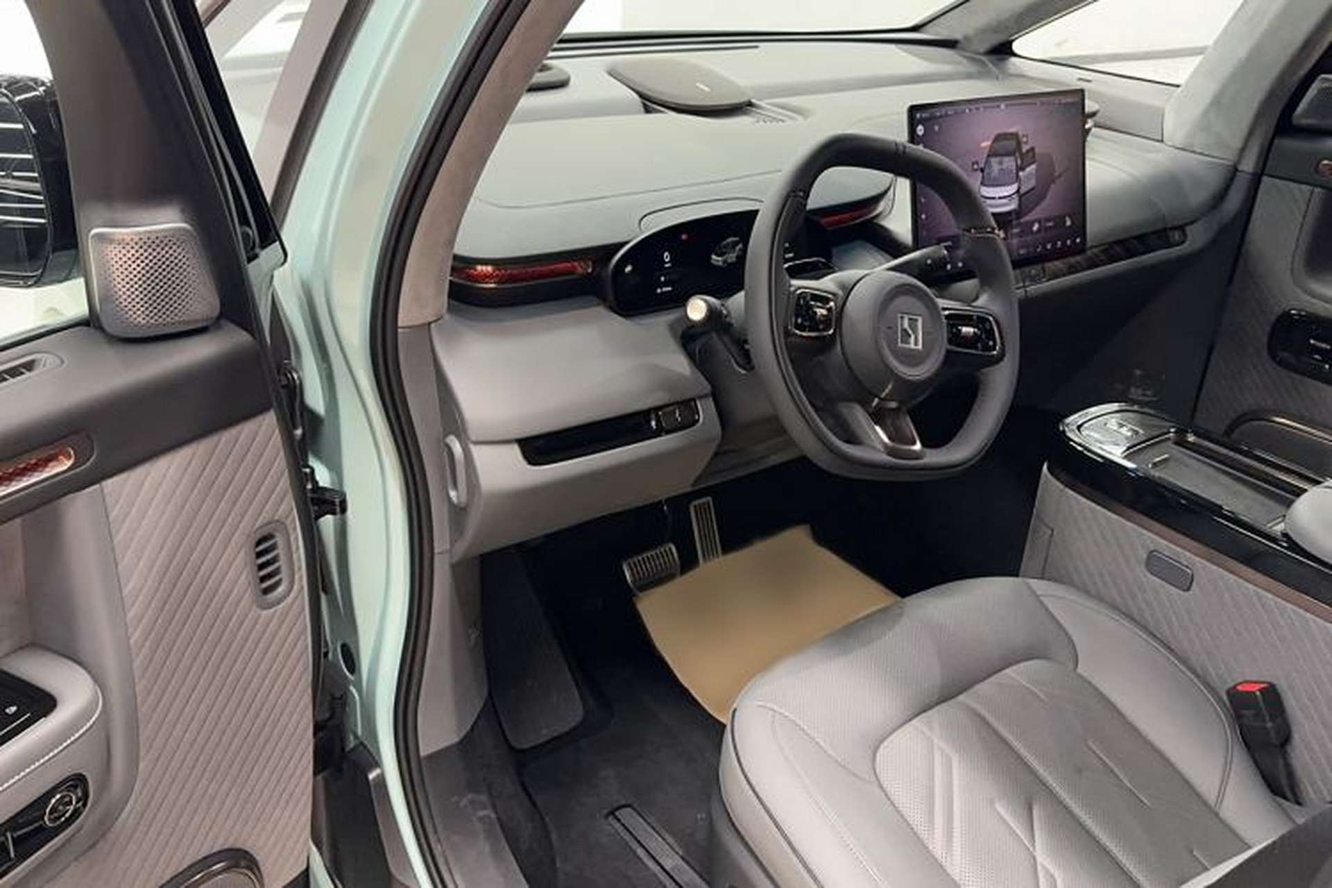 Used Zeekr MIX 2025 Long-Range Intelligent Driving Edition Interior 3