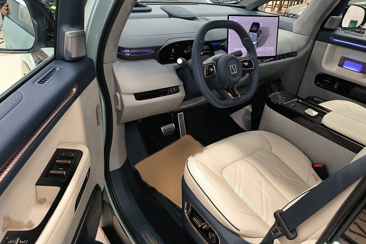 Used Zeekr MIX 2025 Long-Range Intelligent Driving Edition Interior 3