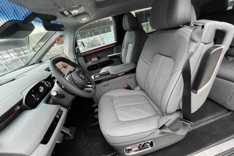 Used Zeekr MIX 2025 Long-Range Intelligent Driving Edition Interior 3
