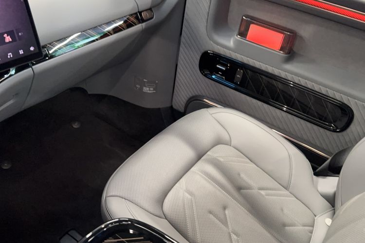 Used Zeekr MIX 2025 Long-Range Intelligent Driving Edition Interior 4