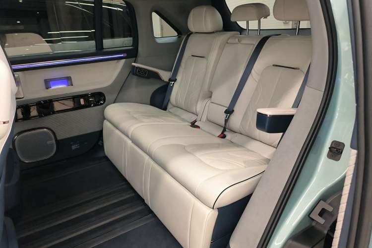 Used Zeekr MIX 2025 Long-Range Intelligent Driving Edition Interior 4