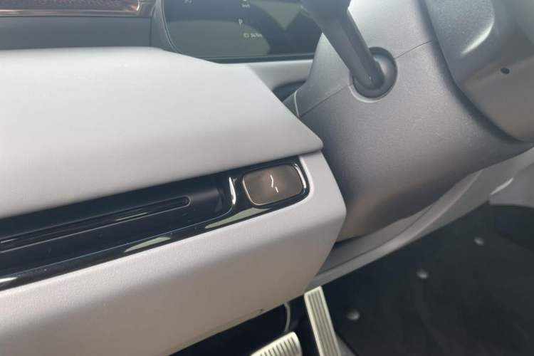 Used Zeekr MIX 2025 Long-Range Intelligent Driving Edition Interior 4