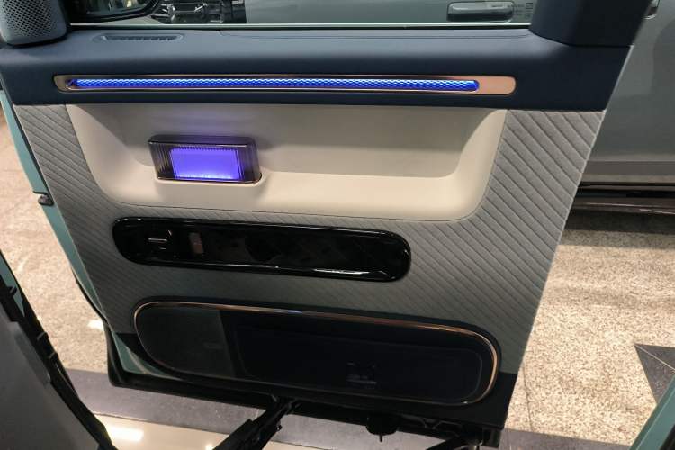 Used Zeekr MIX 2025 Long-Range Intelligent Driving Edition Interior 5