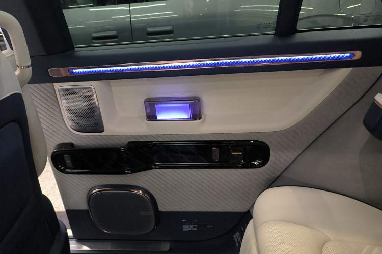 Used Zeekr MIX 2025 Long-Range Intelligent Driving Edition Interior 6