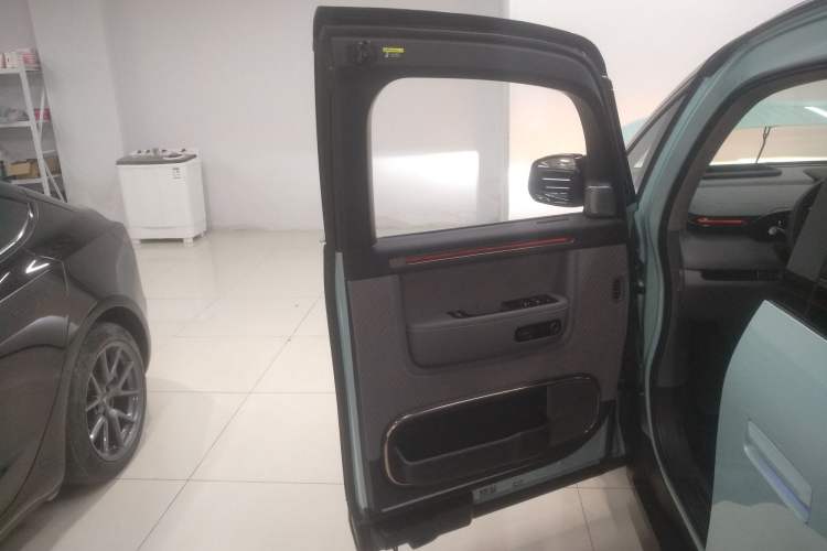 Used Zeekr MIX 2025 Long-Range Intelligent Driving Edition Interior 7