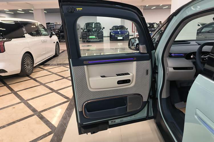 Used Zeekr MIX 2025 Long-Range Intelligent Driving Edition Interior 7
