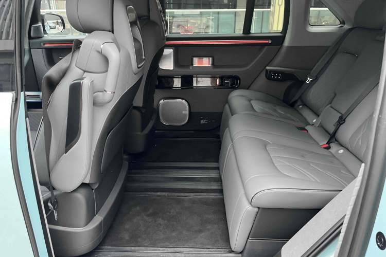 Used Zeekr MIX 2025 Long-Range Intelligent Driving Edition Interior 8