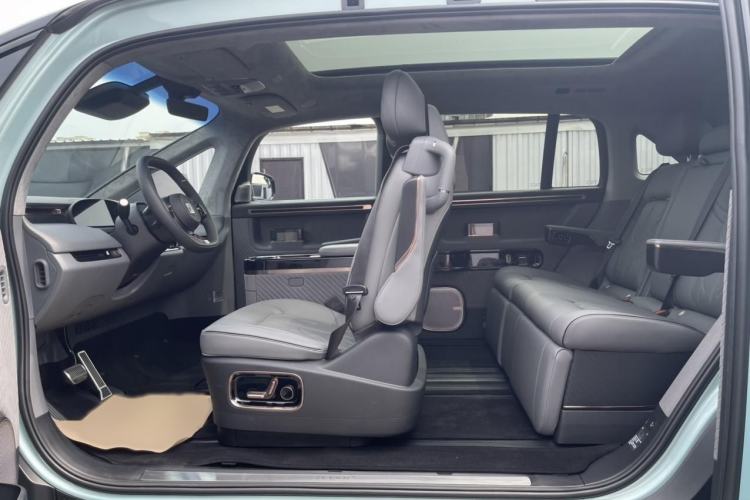 Used Zeekr MIX 2025 Long-Range Intelligent Driving Edition Interior 9