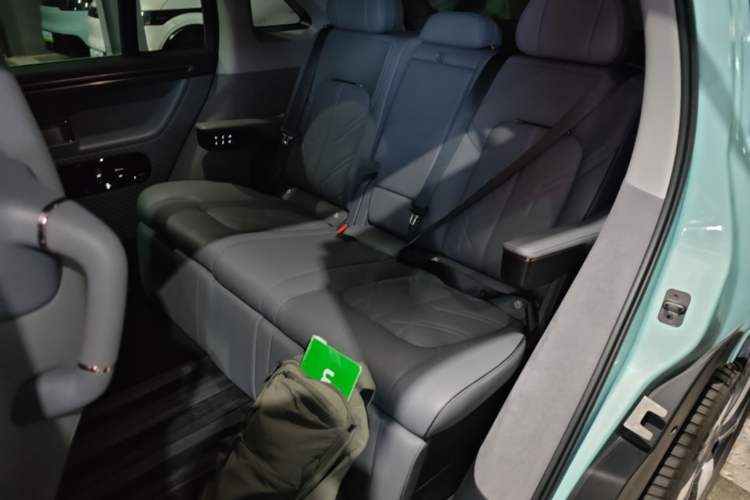 Used Zeekr MIX 2025 Intelligent Driving Version Left Rear Seat
