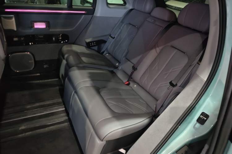 Used Zeekr MIX 2025 Intelligent Driving Version Left Rear Seat
