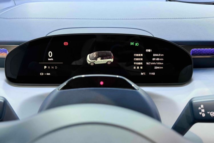 Used Zeekr MIX 2025 Long-Range Intelligent Driving Edition Odometer Close Up