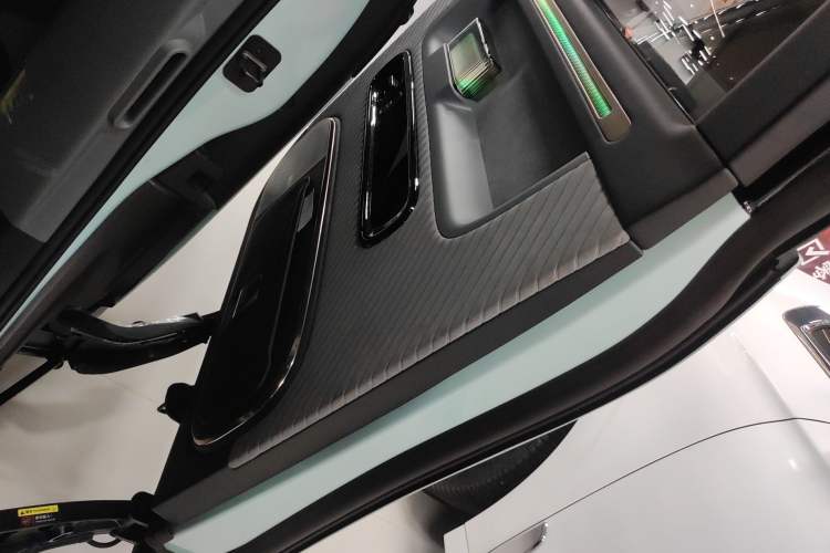 Used Zeekr MIX 2025 Long-Range Intelligent Driving Edition Right Front Door Interior