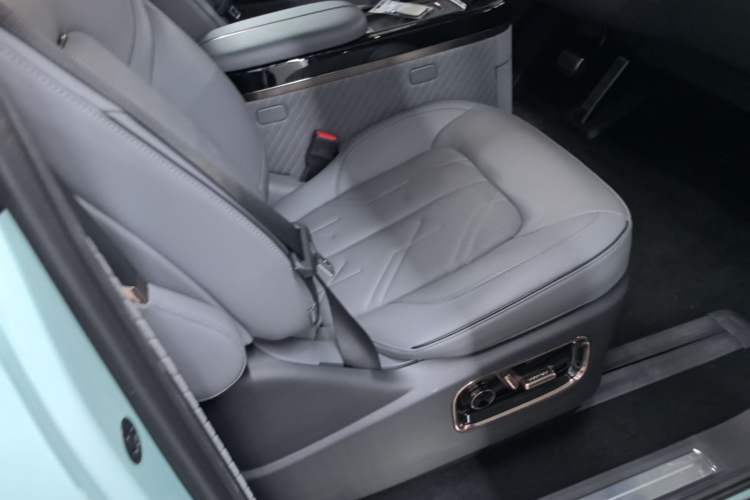 Used Zeekr MIX 2025 Intelligent Driving Version Right Front Seat