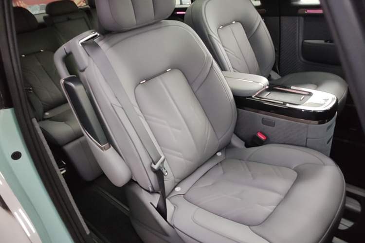 Used Zeekr MIX 2025 Intelligent Driving Version Right Front Seat