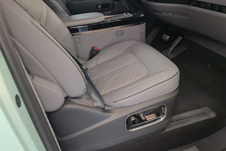 Used Zeekr MIX 2025 Intelligent Driving Version Right Front Seat