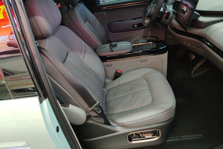 Used Zeekr MIX 2025 Long-Range Intelligent Driving Edition Right Front Seat