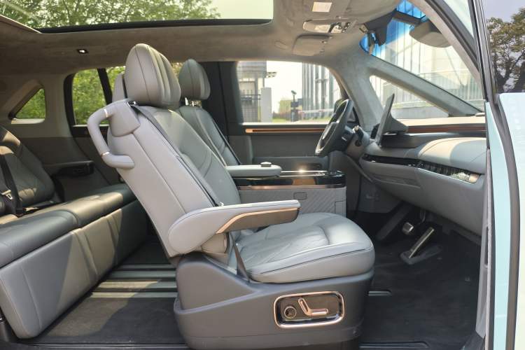 Used Zeekr MIX 2025 Intelligent Driving Version Right Front Seat