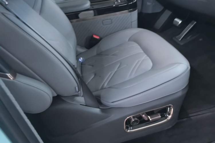 Used Zeekr MIX 2025 Intelligent Driving Version Right Front Seat