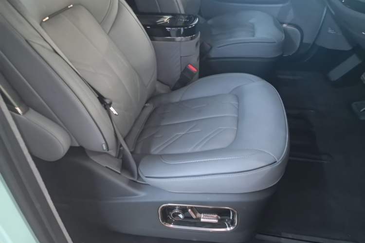 Used Zeekr MIX 2025 Intelligent Driving Version Right Front Seat