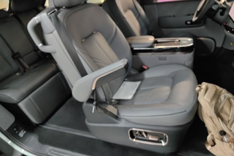 Used Zeekr MIX 2025 Intelligent Driving Version Right Front Seat