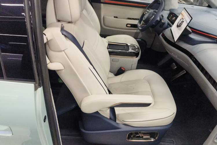 Used Zeekr MIX 2025 Long-Range Intelligent Driving Edition Right Front Seat