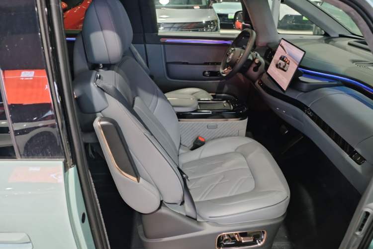 Used Zeekr MIX 2025 Intelligent Driving Version Right Front Seat