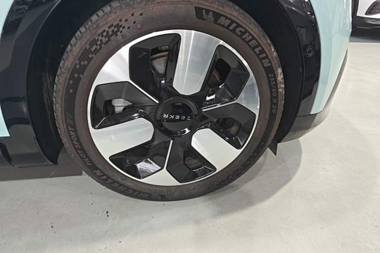 Used Zeekr MIX 2025 Intelligent Driving Version Right Front Wheel Hub