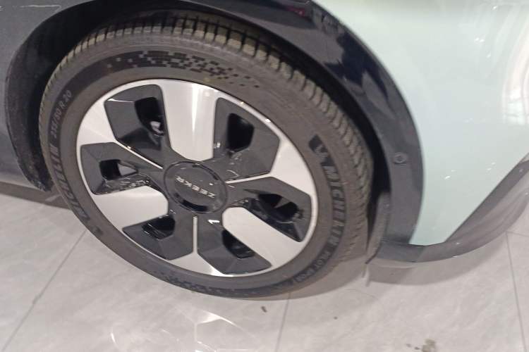 Used Zeekr MIX 2025 Intelligent Driving Version Right Front Wheel Hub