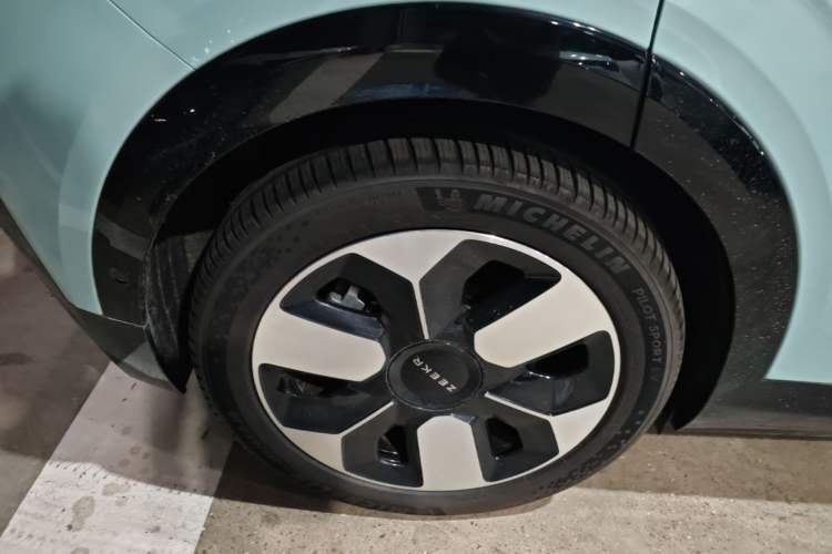 Used Zeekr MIX 2025 Intelligent Driving Version Right Rear Wheel Hub
