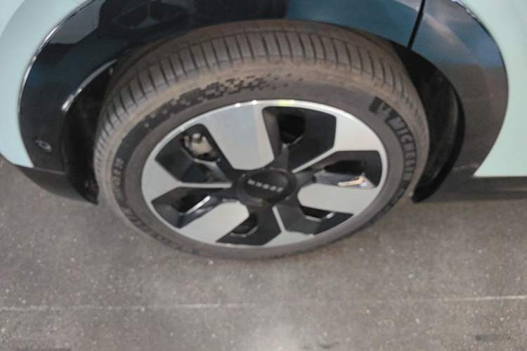 Used Zeekr MIX 2025 Intelligent Driving Version Right Rear Wheel Hub