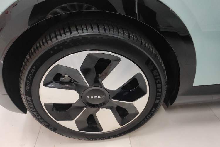 Used Zeekr MIX 2025 Long-Range Intelligent Driving Edition Right Rear Wheel Hub