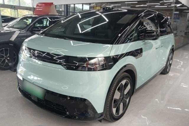 Ojetý Zeekr MIX 2025 Intelligent Driving Version