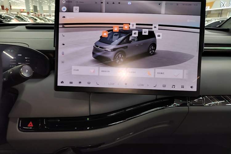 Used Zeekr MIX 2025 Long-Range Intelligent Driving Edition Audio And AC Panel
