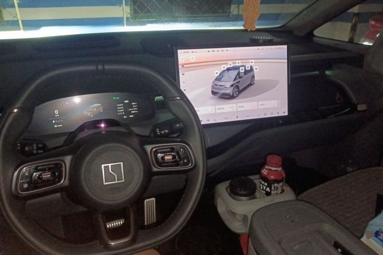 Used Zeekr MIX 2025 Long-Range Intelligent Driving Edition Center Console