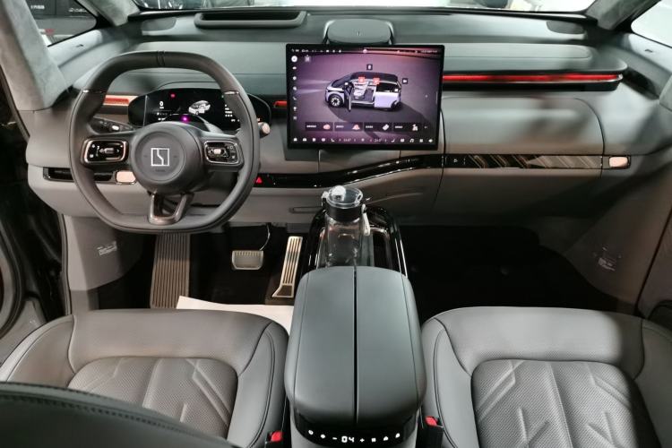 Used Zeekr MIX 2025 Long-Range Intelligent Driving Edition Center Console