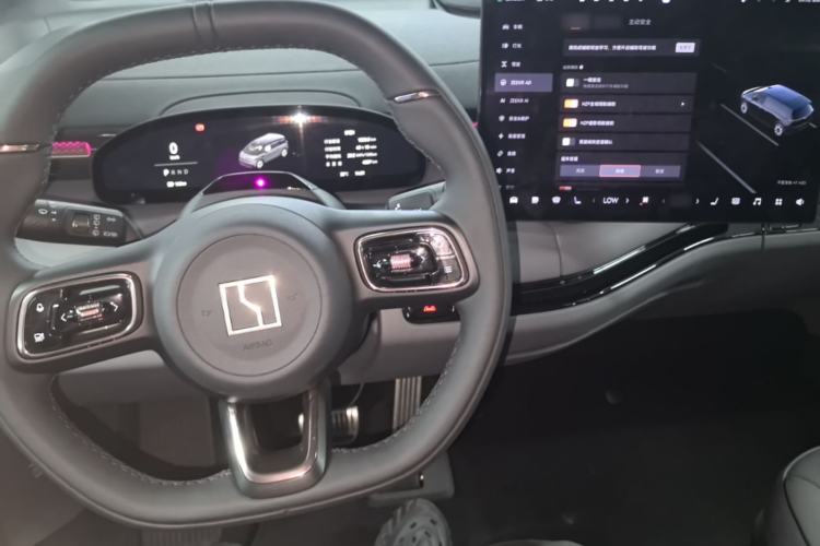 Used Zeekr MIX 2025 Intelligent Driving Version Center Console