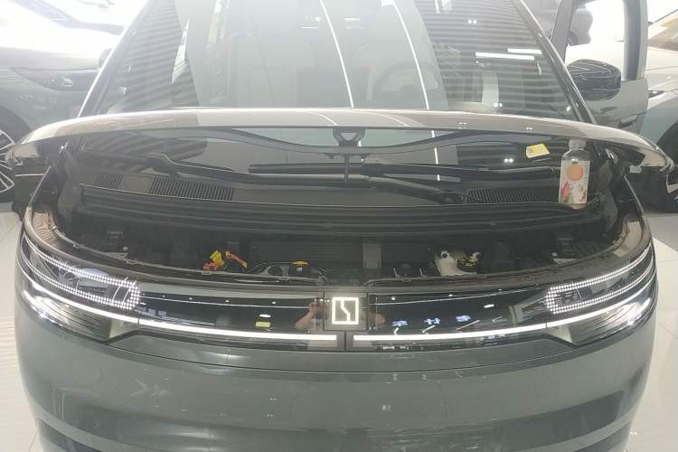 Used Zeekr MIX 2025 Long-Range Intelligent Driving Edition Engine Bay