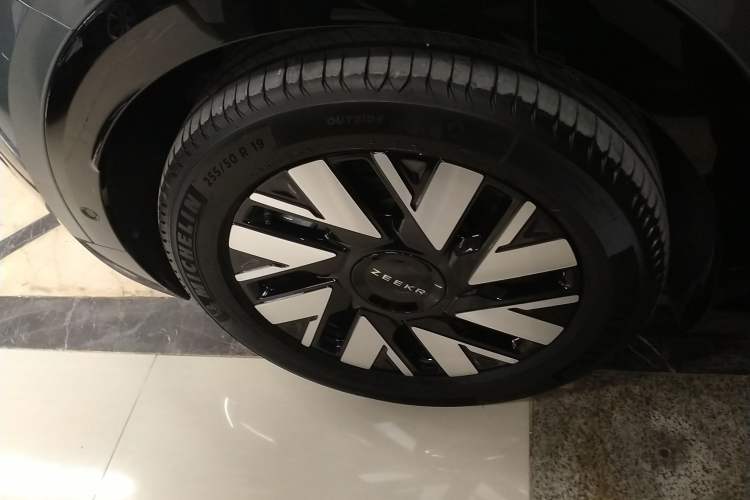 Used Zeekr MIX 2025 Long-Range Intelligent Driving Edition Exterior 3
