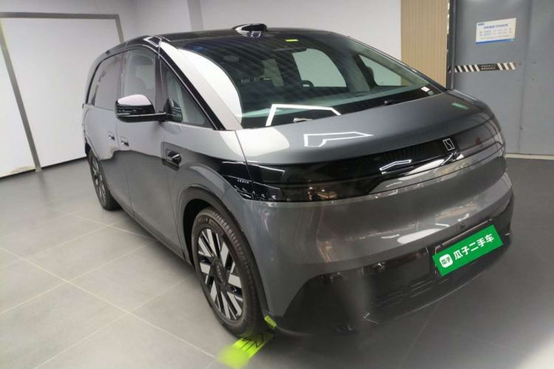 Used Zeekr MIX 2025 Long-Range Intelligent Driving Edition Front Right 45 Deg