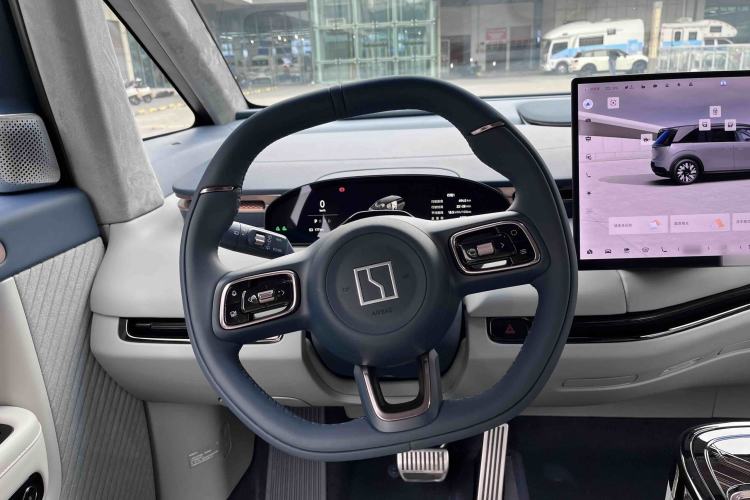 Used Zeekr MIX 2025 Long-Range Intelligent Driving Edition Interior 11