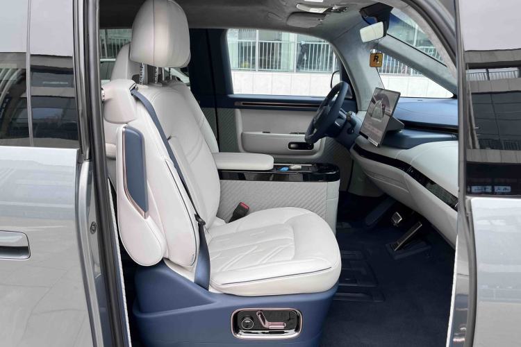 Used Zeekr MIX 2025 Long-Range Intelligent Driving Edition Interior 12