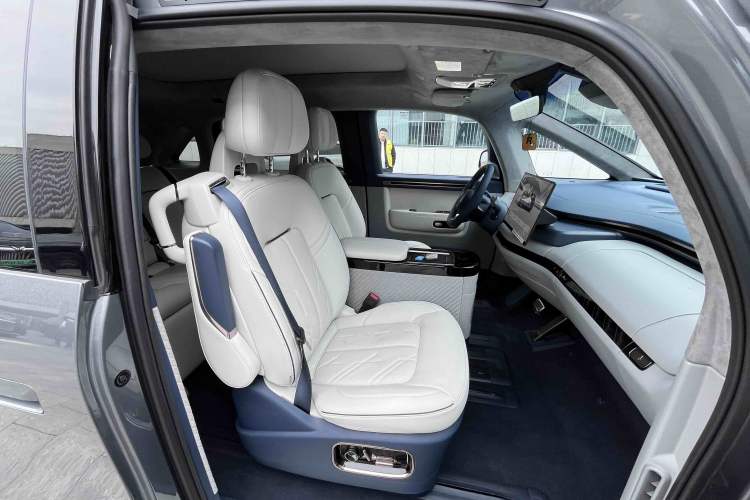Used Zeekr MIX 2025 Long-Range Intelligent Driving Edition Interior 14