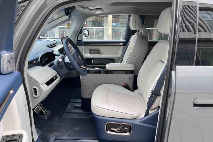 Used Zeekr MIX 2025 Long-Range Intelligent Driving Edition Interior 2