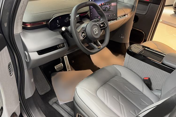 Used Zeekr MIX 2025 Long-Range Intelligent Driving Edition Interior 2