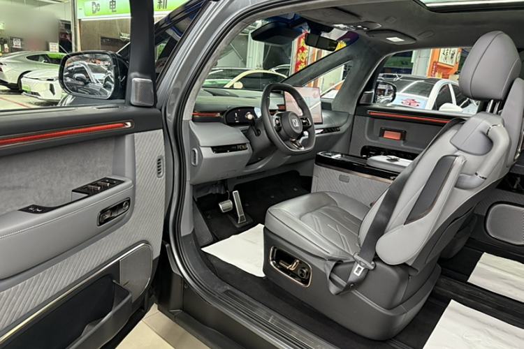 Used Zeekr MIX 2025 Long-Range Intelligent Driving Edition Interior 4